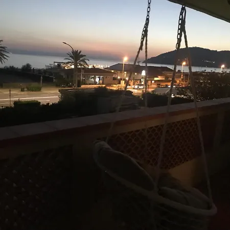Apartment Balcone Sul Mare Marina Di Carrara